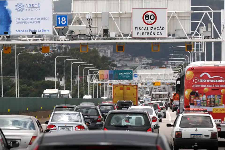 Rodovia Rio-Santos tem trânsito intenso após carnaval