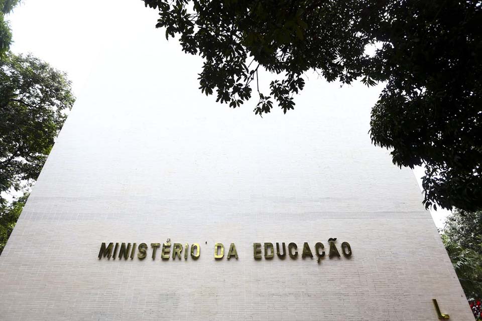 MEC estuda retomar programa voltado para profissionais da educação