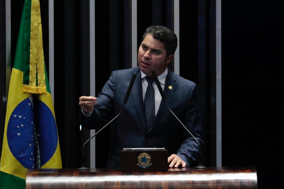 “Coveiro” da Lava Toga no Senado, Marcos Rogério agora faz críticas ao STF por equiparar homofobia ao crime de racismo