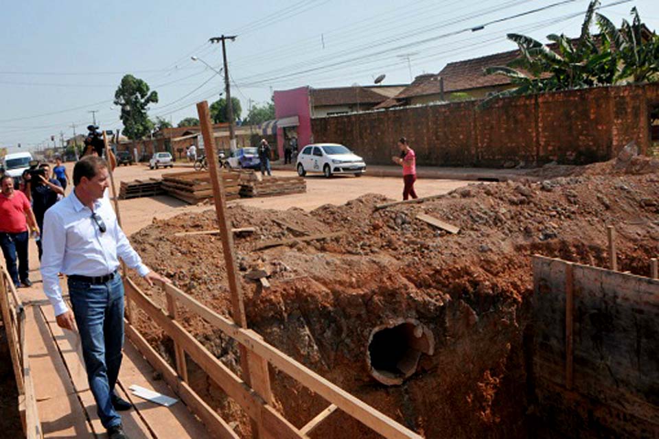 Prefeito Hildon Chaves vistoria obras nos bairros Flamboyant, Mariana e São Francisco