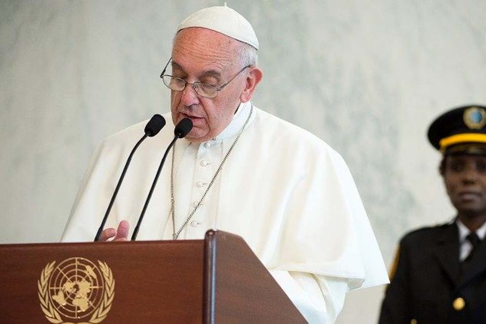 Papa Francisco afirma que fome no mundo 'é um escândalo'