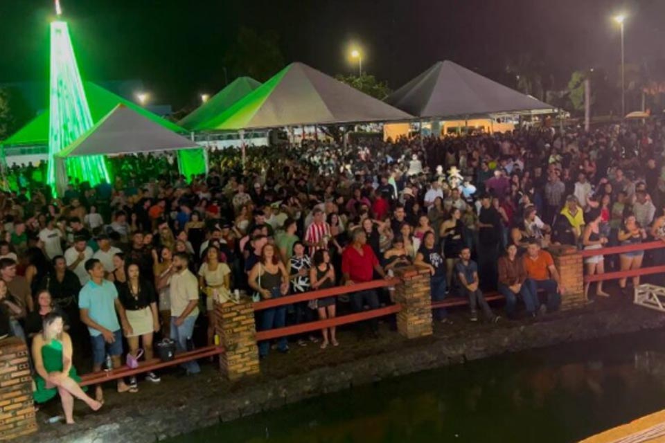 Ouro Preto do Oeste: Abertura do Réveillon de Luz 2025 lota Praça da Liberdade