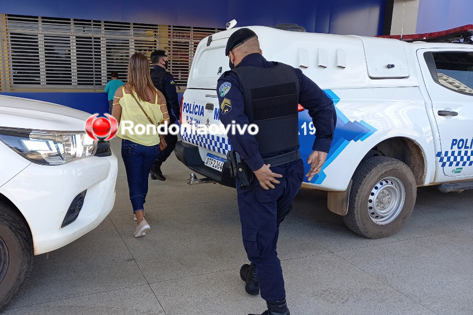 Mulher é presa comprando votos por R$ 100 na frente de escola em Porto Velho