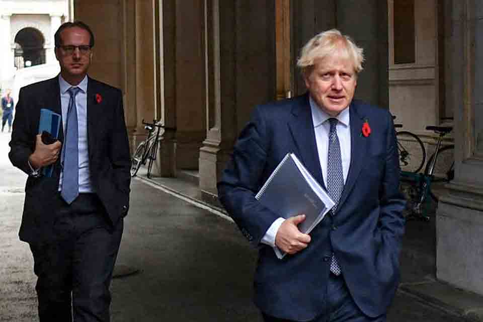 Boris Johnson enfrenta indignação crescente em seu partido por escândalo das festas