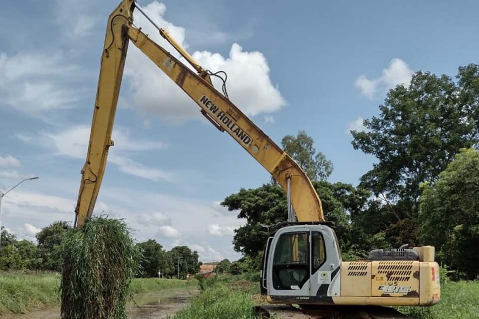 Limpeza urbana e desobstrução de canais são intensificadas em Porto Velho