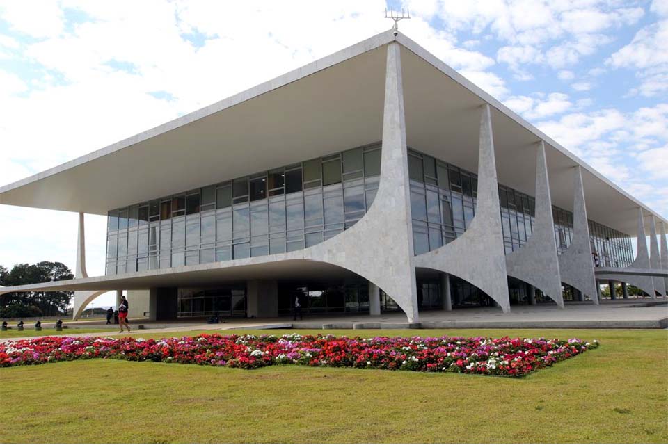 Presidência veta projeto que obriga cobertura de tratamento de câncer