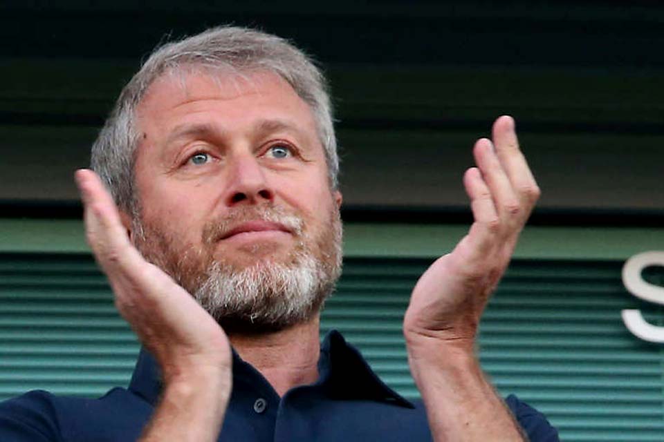 Reino Unido congela ativos de grupo siderúrgico de Roman Abramovich