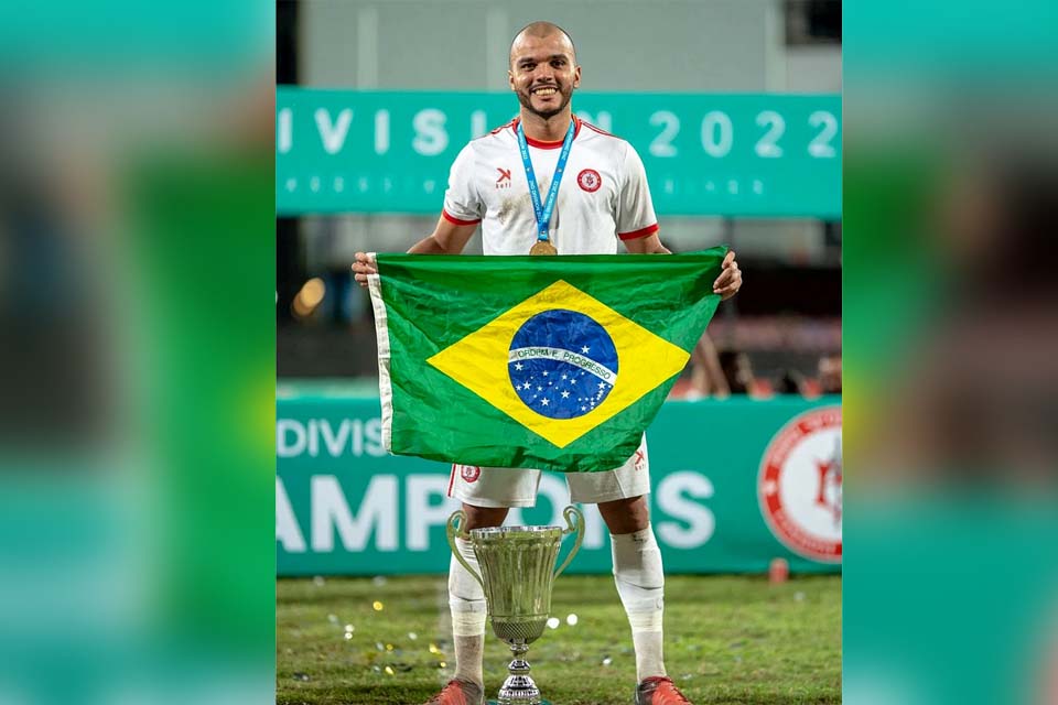 Rondoniense Bruno Arrabal é campeão e conquista acesso nas Maldivas