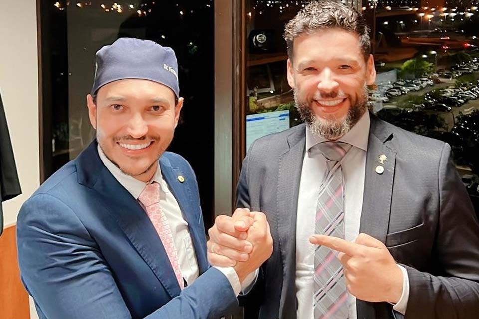 Deputados Delegado Camargo e Fernando Máximo selam parceria em prol da saúde de Rondônia