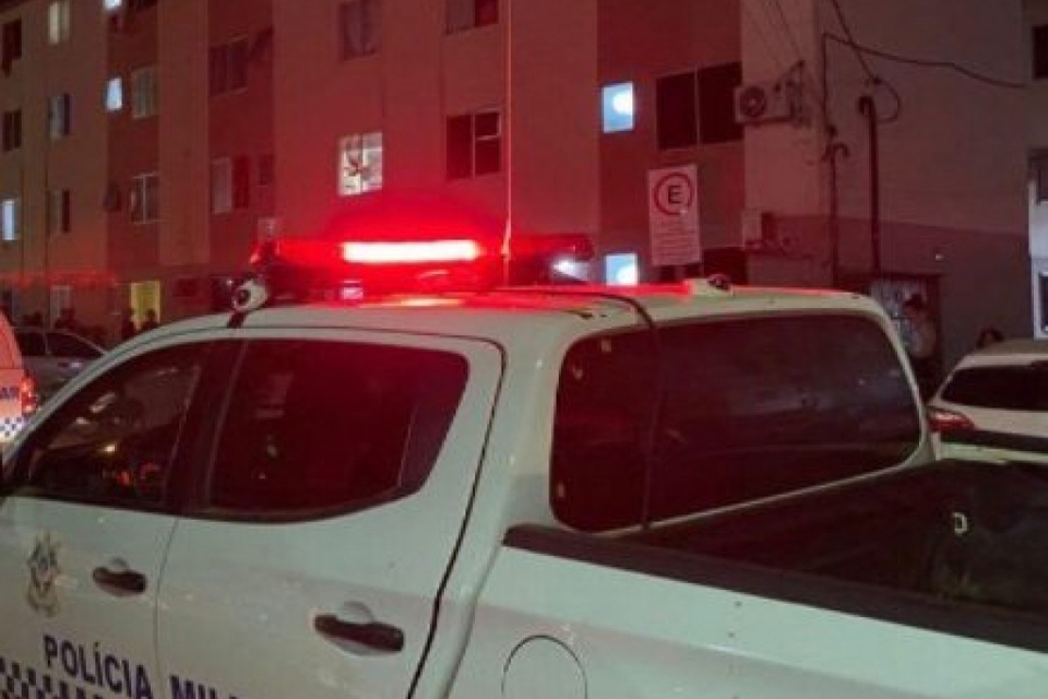 Jovem é baleado durante ataque a tiros em condomínio de Porto Velho