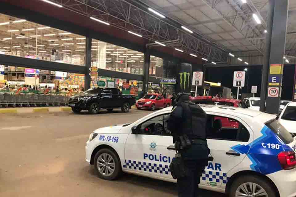 Troca de tiros dentro do Atacadão em Porto Velho durante assalto