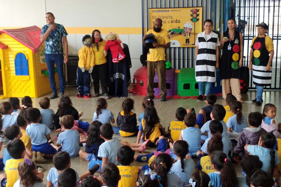 Alunos de escola na zona Sul de Porto Velho participam de palestra sobre educação de trânsito