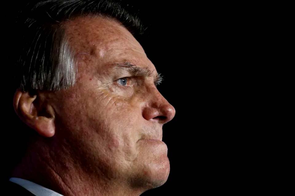 Ministro envia ao TCU decisão que condena Bolsonaro à inelegibilidade