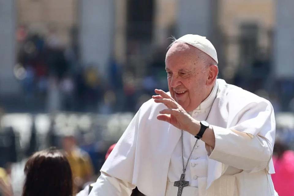 Papa Francisco sugere possibilidade de bênção a casais do mesmo sexo