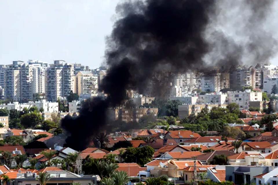 Número de mortos por bombardeamentos israelitas sobe para 22.700