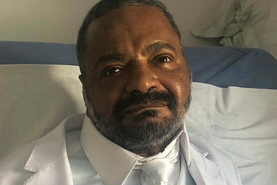 Arlindo Cruz recebe alta após 20 dias de internação por pneumonia