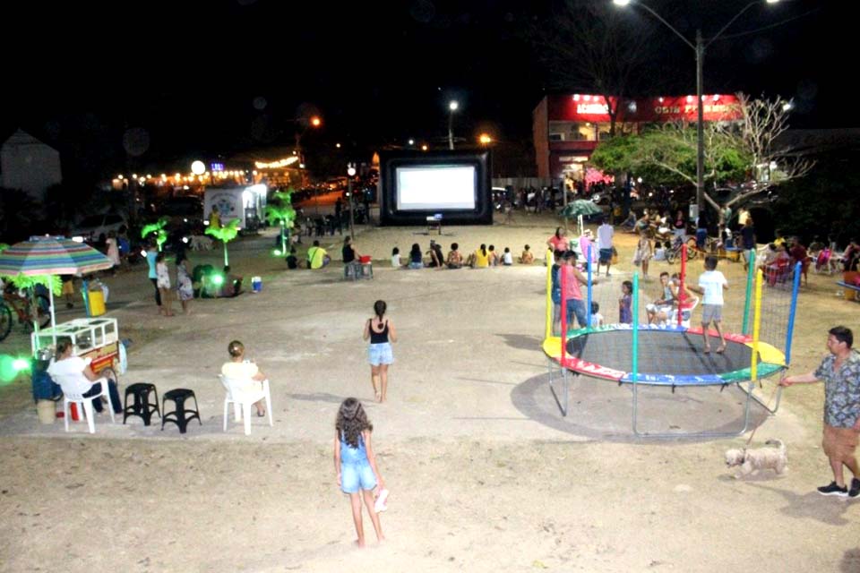 Funcet realiza sessão de cinema na Praça Quero-Quero