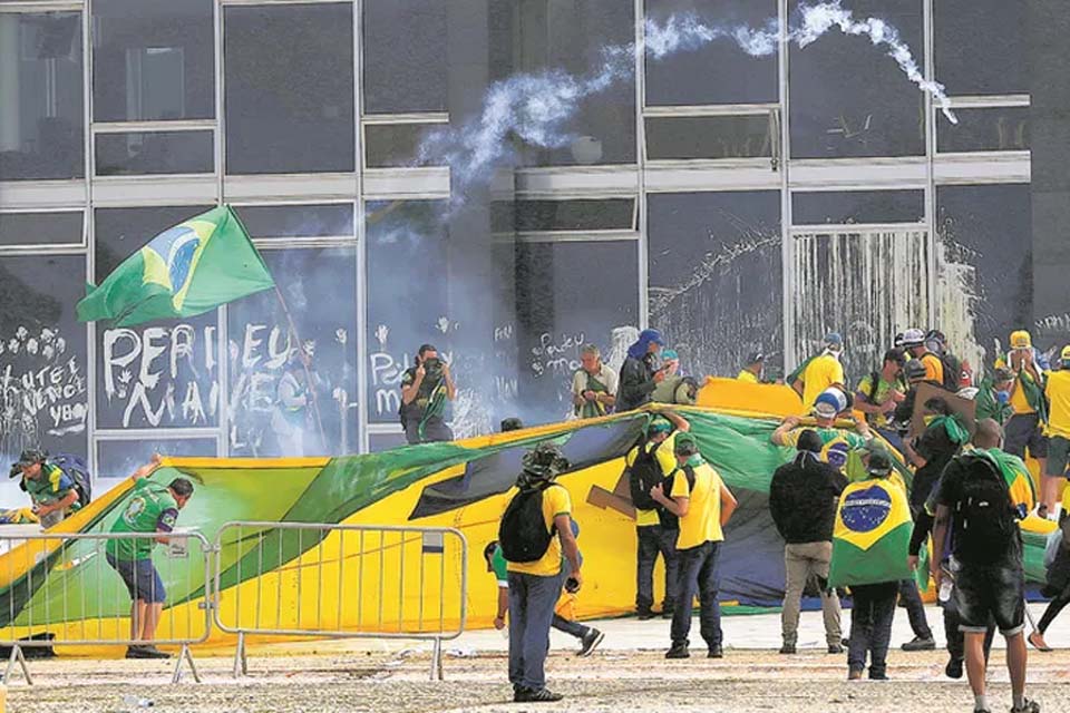 STF amplia prazo para identificao de autores intelectuais e financiadores das aes terroristas no Congresso; investigao pode chegar a nomes de Rondnia