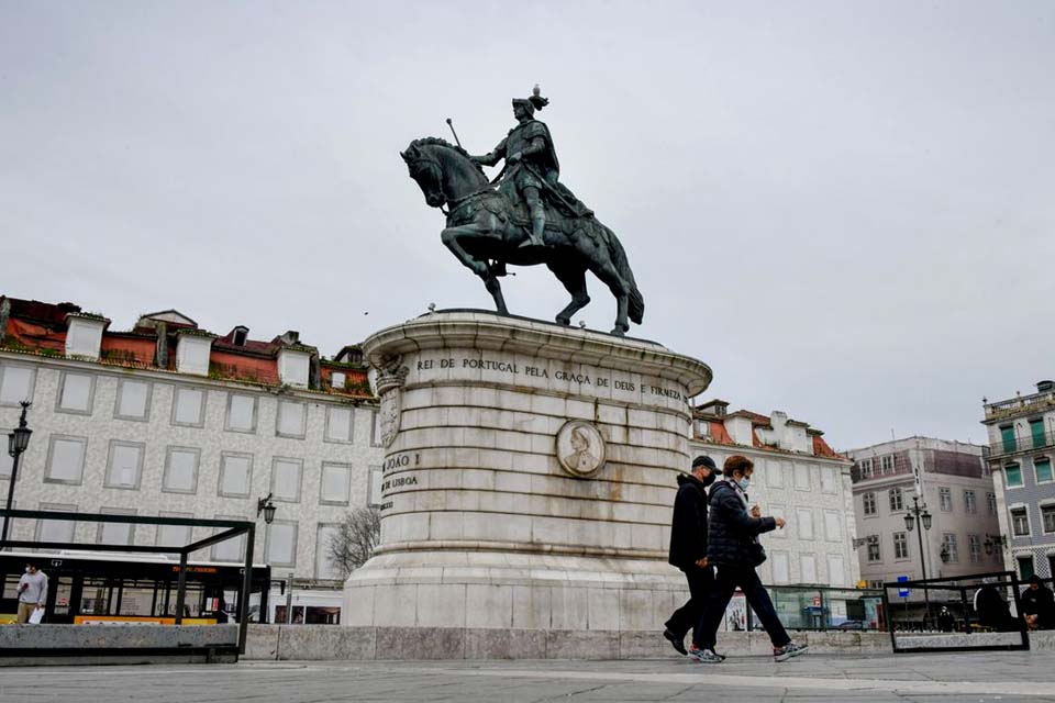 Itamaraty anuncia terceiro voo para trazer brasileiros de Portugal