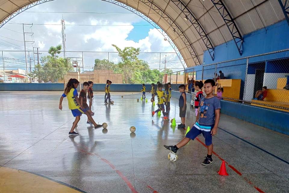 Programa Talentos do Futuro oferece vagas para novos alunos na modalidade de futsal no bairro Nacional