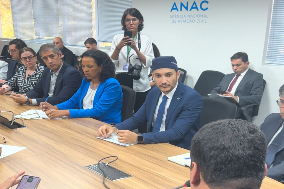 Deputado Fernando Máximo cobra ANAC e empresas aéreas a retomada dos voos em Rondônia