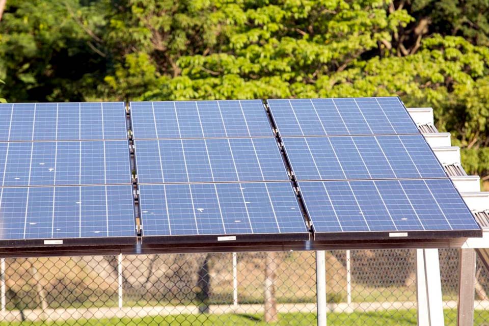 Aumento do consumo de energia solar traz projeções otimistas ao setor