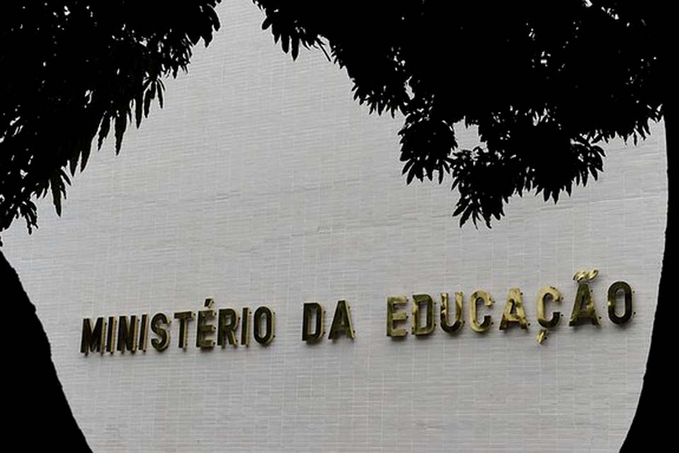 MEC contrata para fornecer material escolar empresa investigada pela PF