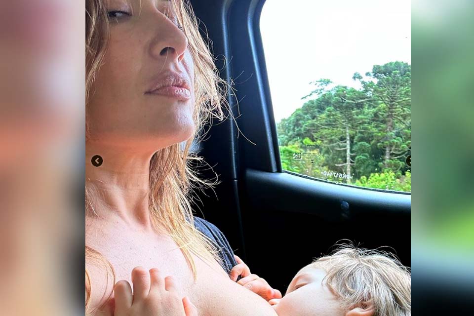 Giselle Itié aparece amamentando filho de quase três anos e rebate criticas: 'Sem pressa'