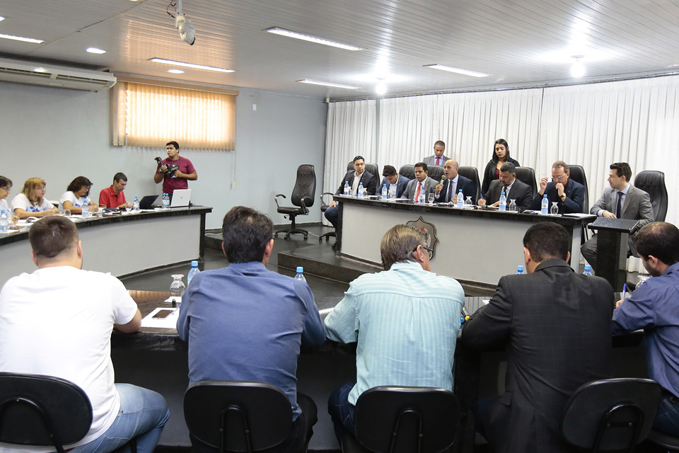 CPI da Energisa em Rolim de Moura recebe documentos e relatos de consumidores contra a empresa