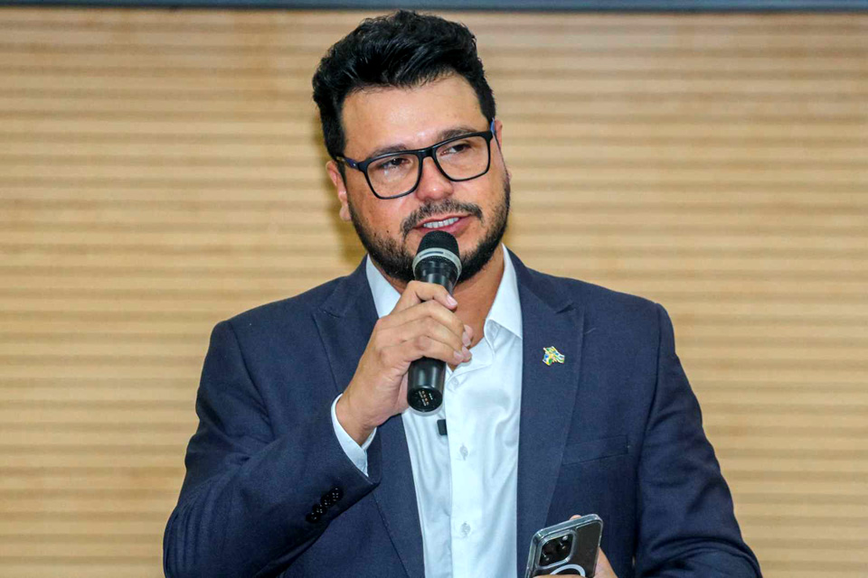 Presidente Marcelo Cruz valoriza papel de colaboradores em ações da Assembleia Legislativa 