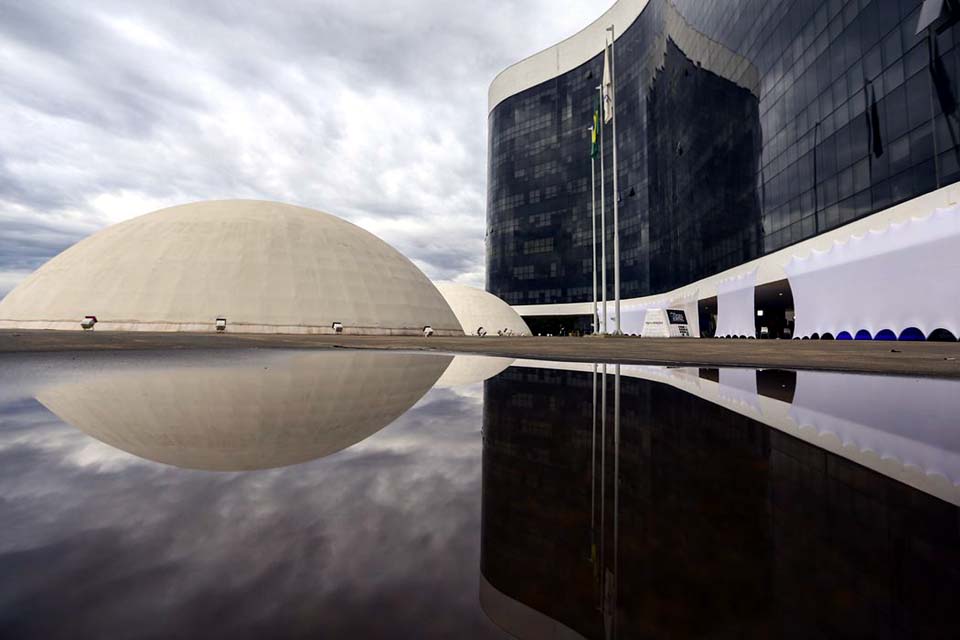 TSE conclui totalização de votos pouco depois da meia-noite