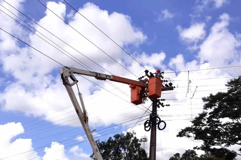 Morador de Candeias recebe de volta valor investido na construção de rede elétrica