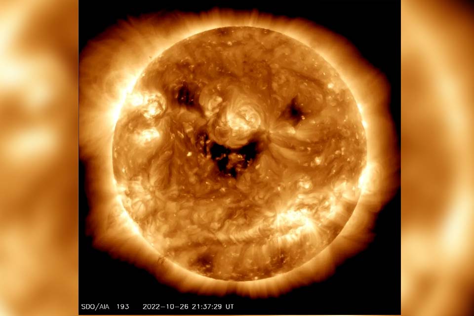 Nasa capta 'sorriso' do Sol em imagem impressionante feita por telescópio