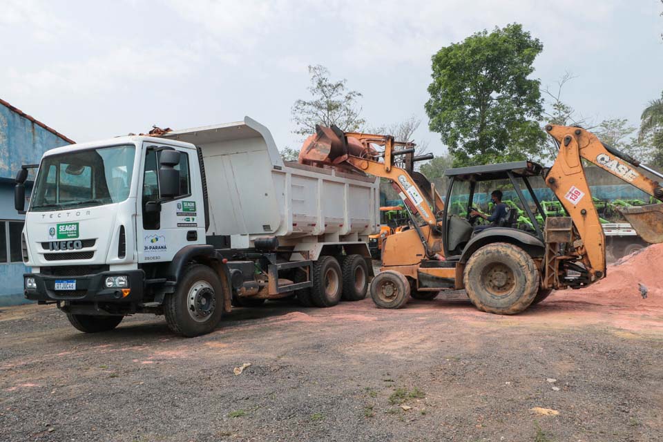 Secretaria Municipal de Agricultura e Pecuáriaentrega mais de 30 toneladas de calcário