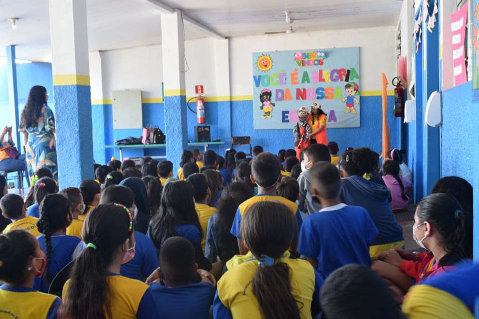 Palestra sobre segurança no trânsito é realizada pelo Detran em escola de Porto Velho