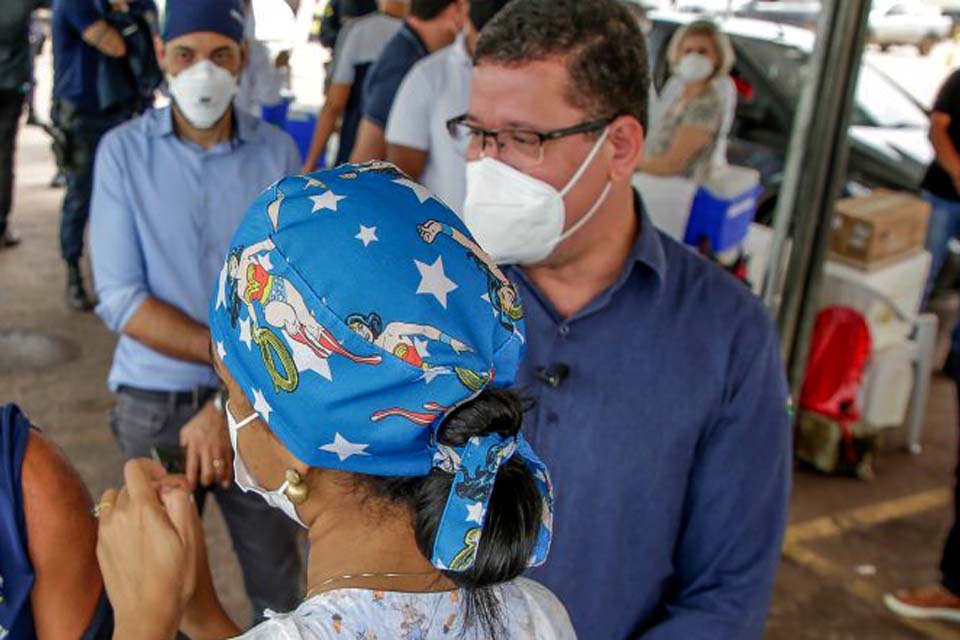 Governador Marcos Rocha acompanha a operação “SOS Vacinação” para imunizar profissionais da área de educação