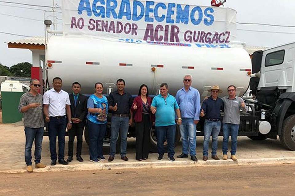 Prefeitura adquire caminhão com emenda do senador Acir Gurgacz