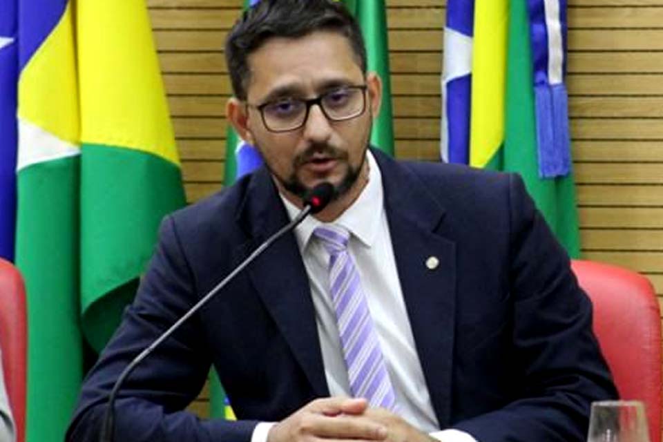 Deputado Anderson questiona SESAU quanto a medidas para evitar baixa no estoque de sangue da FHEMERON durante pandemia  