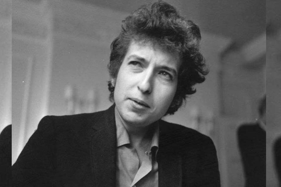 Bob Dylan vende direitos de todas as suas composições para a Universal por R$ 1.5 bilhões