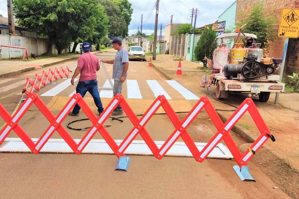 Secretaria Municipal de Segurança e Trânsito realiza manutenção das faixas de pedestres