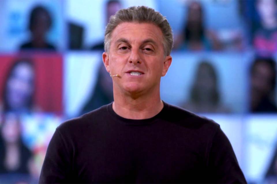 Após boatos de sua saída da Globo, Luciano Huck nega: 'Ainda tenho uma missão lá'