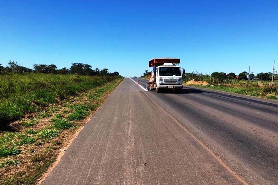 Anel Viário começa a receber sinalização horizontal; a A primeira rotatória está no entroncamento com a rodovia RO-135