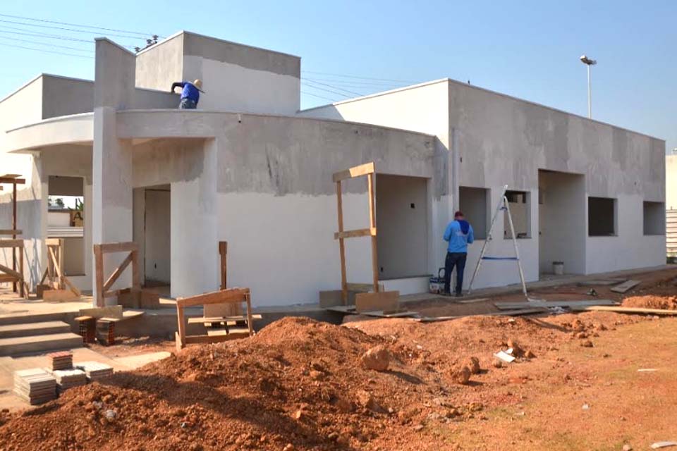 Vice-prefeito acompanha construção do novo prédio do CRAS em Rolim de Moura