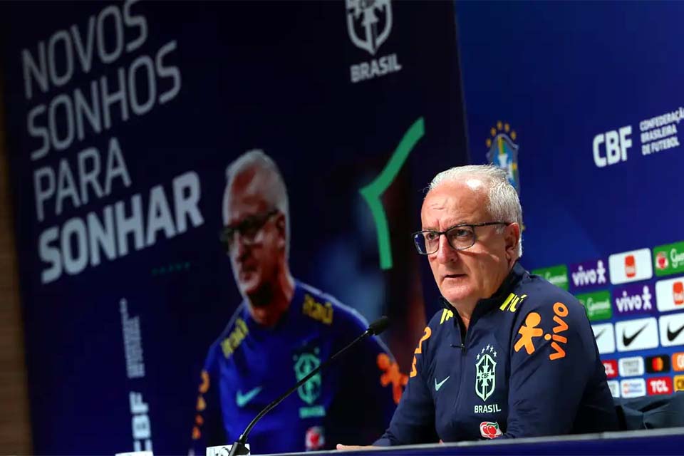 Seleção inspira o mundo e precisa voltar a vencer, diz Dorival Júnior