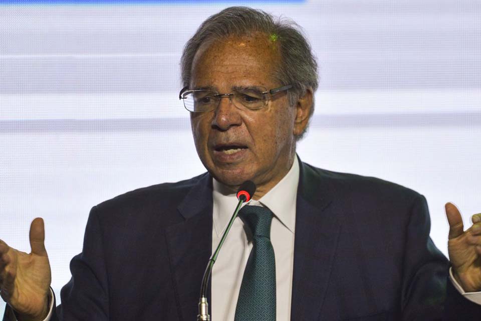 Brasil crescerá entre 3% e 4% nos próximos anos, diz ministro