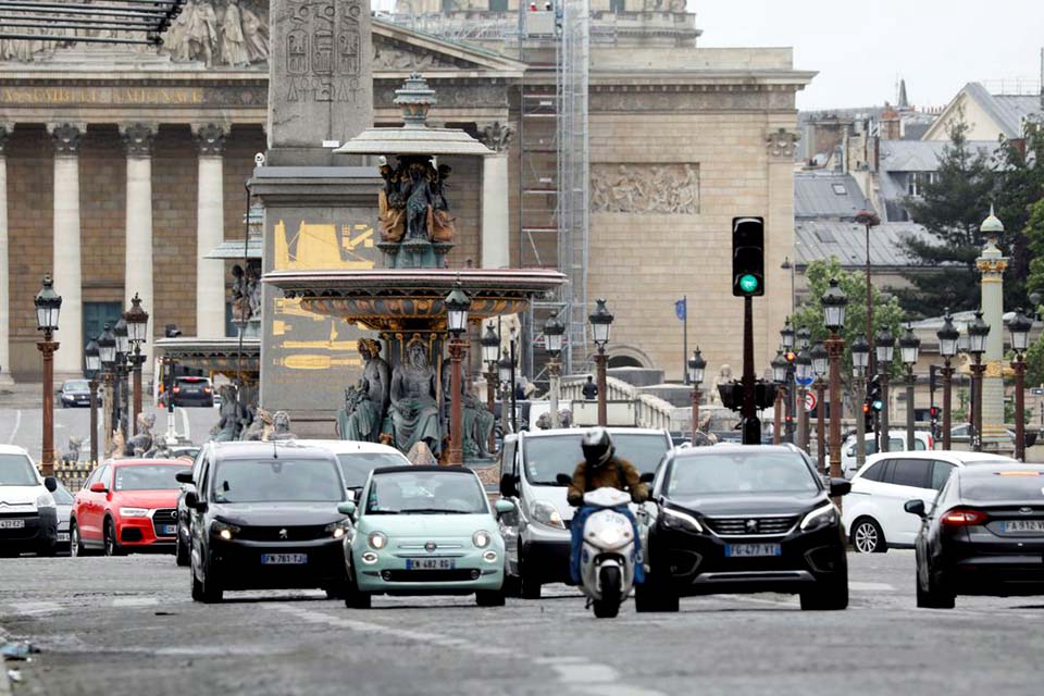 Casos de covid-19 batem recorde na França