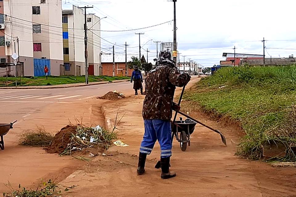 Prefeitura faz mutirão de limpeza no residencial Orgulho do Madeira