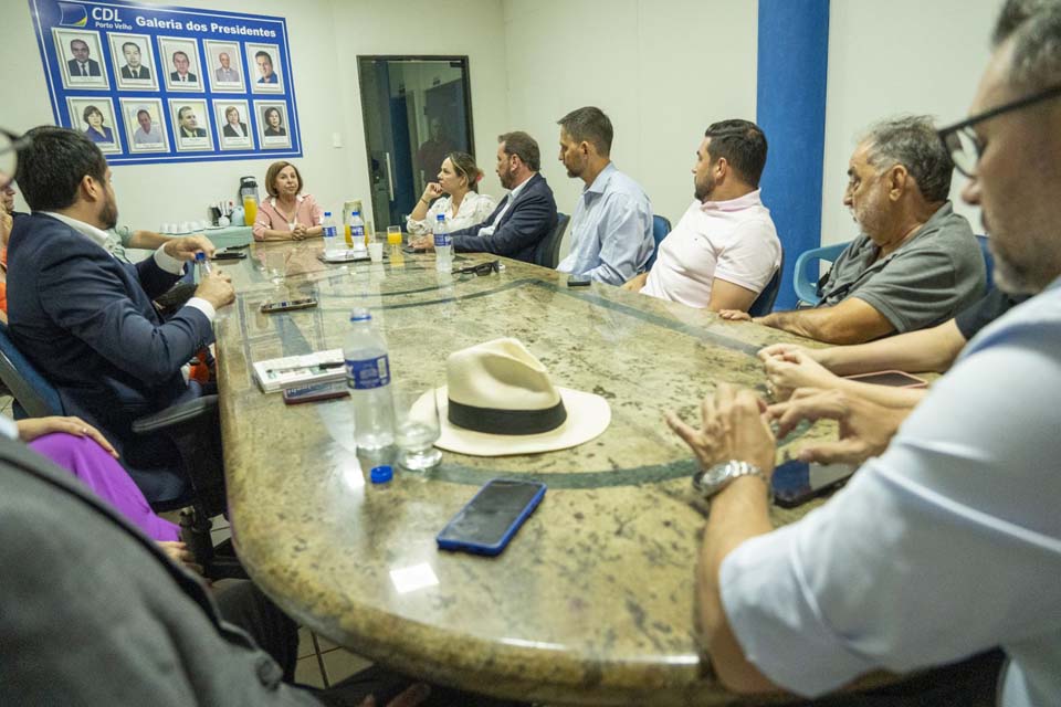 Hildon Chaves se reúne com presidente e diretores da CDL para discutir reinvindicações da classe e acolhe solicitações