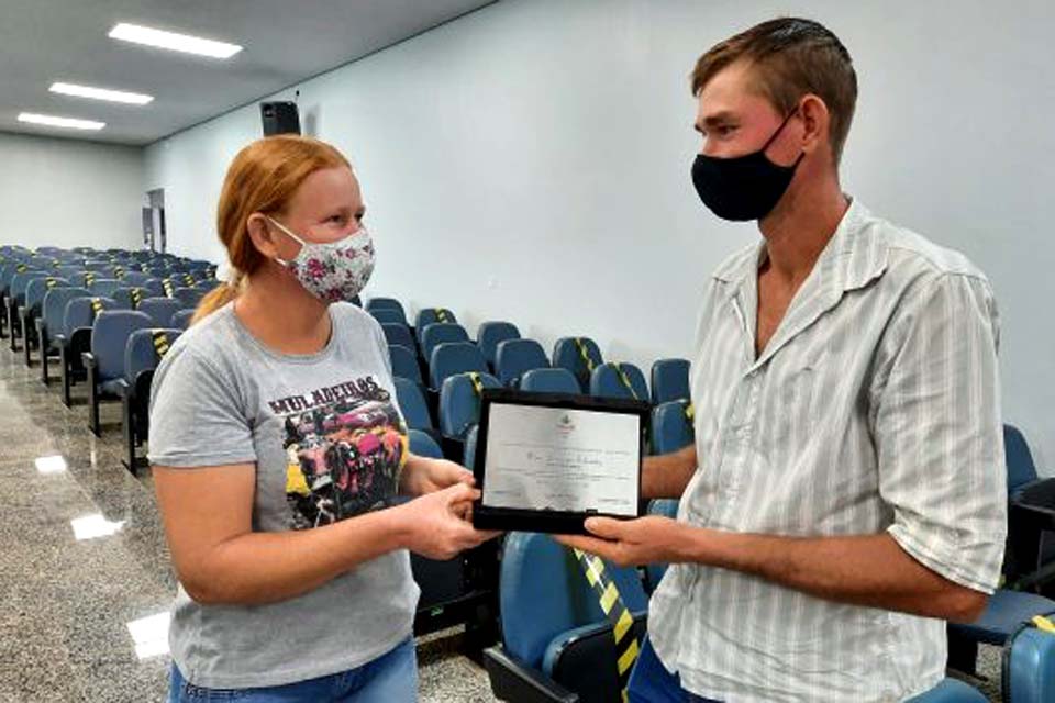 Cafeicultores são homenageados pela qualidade do café robusta produzido no município