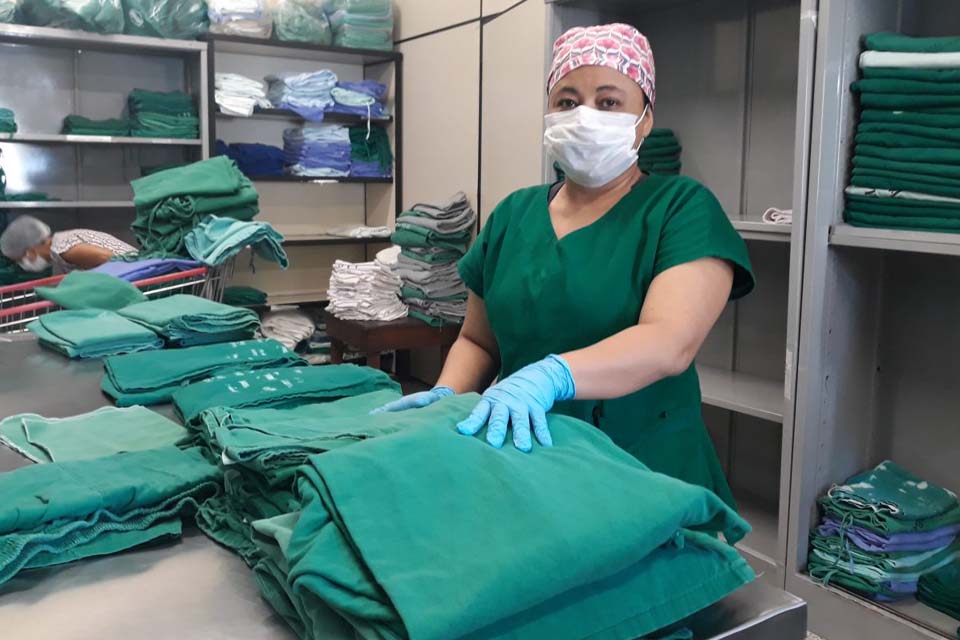 Toneladas de rouparia das unidades estaduais de saúde em Porto Velho são higienizadas na lavanderia do Hospital de Base